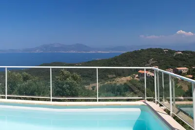 Image de Villa Recente Piscine Chauffee Panorama Exceptionnel 6 Personnes