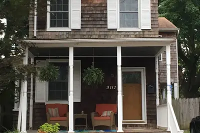 Image de Belle Eastport Accueil distance de marche du centre-ville et Usna. Comprend un parking