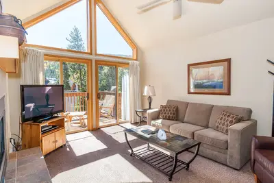 Image de Vues sur les pentes, Master Suite w / King Bed, Walk to Gondola or Lifts, Wifi gratuit