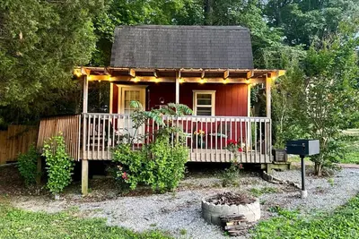 Image de Cozy Country Cabin niché sur une superficie calme et reposante au cœur du Kentucky