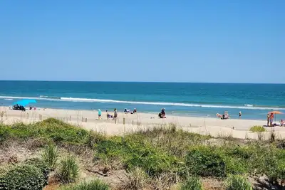 Condo Oceanview confortable, le chantier naval B13 offre une vue imprenable sur la plage et l'océan