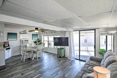 Image de Nouveau! Maison confortable avec accès à la piscine - À quelques pas du lac Havasu