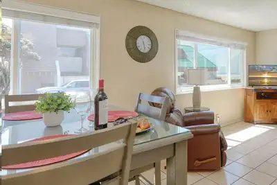 Image de Dix étapes à la plage. Vues magnifiques! Niveau inférieur deux chambres deux condo de bain