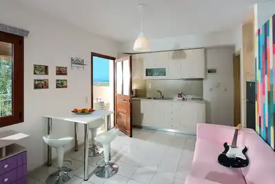 Image de Charming retro studio with shared pool and view