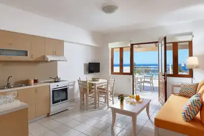 Image de Cozy pool front apartment with sea view (Helios)