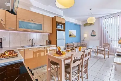 Image de Bright, family apartment with shared pool