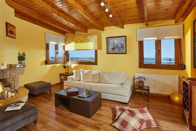 Image de Stylish pool side apartment with stunning sea view
