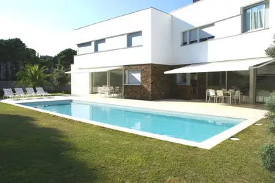 Image de Villa Casanovas (Port de la Selva) avec piscine privée et jardin à 150m de la plage