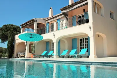 Image de Villa de luxe et confortable avec vue mer panoramique, 220m2, piscine, exposition sud