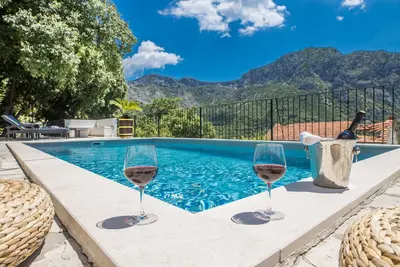 Image de Recommandation! Maison de vacances avec piscine chauffée, grande terrasse avec vue sur la mer, barbecue