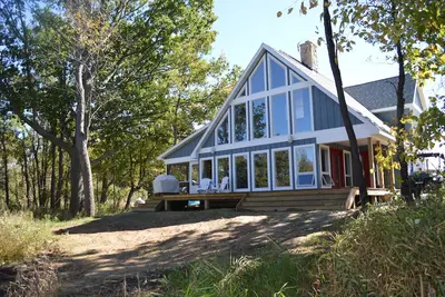 Image de Retournez à la nature et découvrez la vie du lac avec style en séjournant dans notre maison.