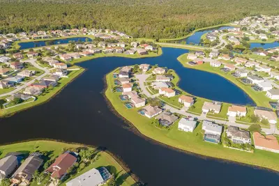 Image de Près de Disney Luxury Lakeside Villa avec bain à remous et Internet sans fil