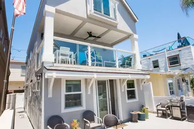 Image de Nouvelle maison de North Mission Beach, à quelques pas de l'océan et de la baie, très bien situé