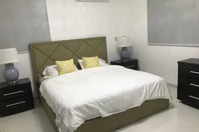 Image de Appartement 3 chambres wi-fi A / C, à 7 min de l'aéroport Sti