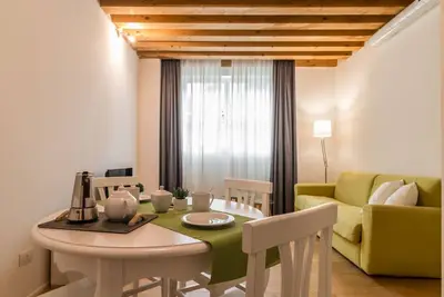 Image de Mazzoni 10 Par Venise Train Station Modern Flat