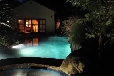 Image de Détendez-vous dans notre maison d'hôtes de montagne avec piscine et jacuzzi. proche plage et surf