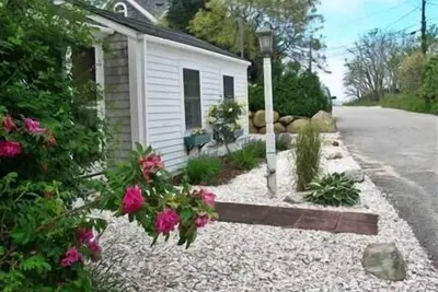 Image de Étapes de la baie au camping, A / C, Chauffage, Wifi, Douche extérieure, Barbecue à gaz