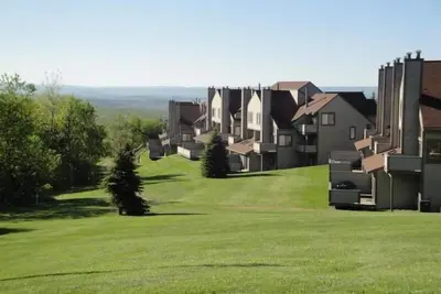 Image de Seulement 135 $ par nuit, 7 Springs 2 Br, 8 couchages! Ski in \/ out