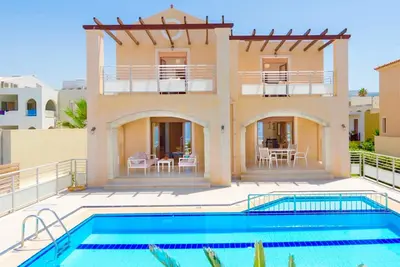 Image de Superbe villa en bord de mer avec 6 chambres, piscine privée et beaux intérieurs