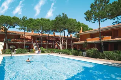 Image de Escapade relaxante avec jardin et piscine extérieure