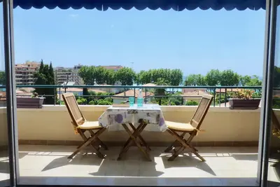 Image de Studio sea view, wifi, spacious + balcony, near beach and shops