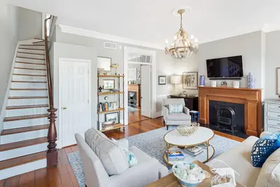 Restez avec Lucky Savannah: magnifique maison entièrement meublée près du parc Forsyth