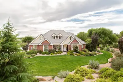 Image de Venez séjourner au Hurricane Hill Home près du parc national de Zion!