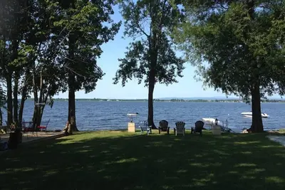 Image de Unique Family Rental sur le lac Champlain, New York! «La vie est belle» (16 personnes)