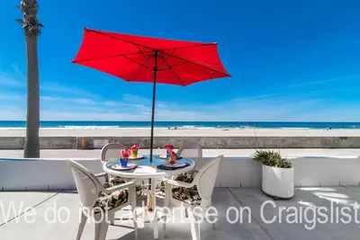 Image de Nov / Dec Vente de Condo Mission Beach en bord de mer avec vue panoramique sur la plage et l'océan!