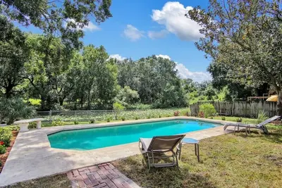 Image de Nouveau! ! ! Lakefront Pool / Hot Tub Accueil! Près de Hard Rock, Busch Gardens et plus