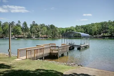 Image de Lac Keowee Accueil Lakefront W / privées Rampe-tarifs incroyables