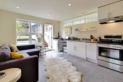 Image de Nouveau, moderne, vert et pensif certifié Leed, appartement alimenté à l'énergie solaire