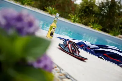 Image de Villa de luxe moderne avec piscine privée et jardin - Nouvelle Liste