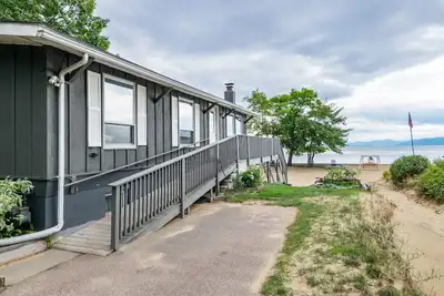 Image de Nouvelle Liste! Maison familiale sur le lac Champlain avec plage, vues et WiFi