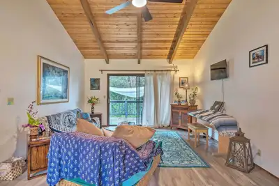 Image de Nouveau! Naalehu Home w / Deck -Mins Ă Black Sand Beach