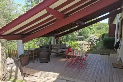 Appartement de charme, dans cadre authentique, terrasse privée côté jardin.