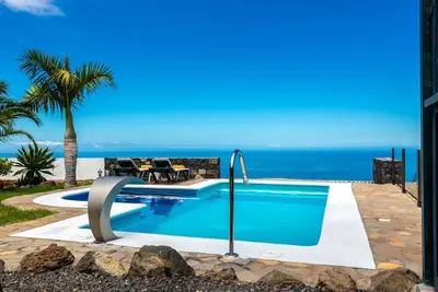 Casa Rural La Capellana avec piscine privée chauffée, sauna et vue sur la mer