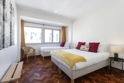 Image de Green Wine Affair by Misha's Place (6b)