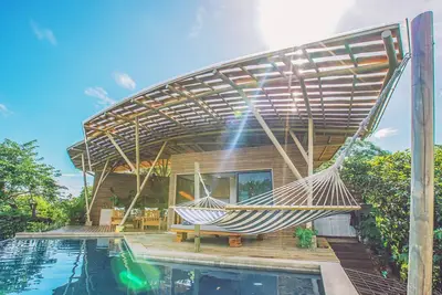 Image de 10 mn de tamarindo maison perchée avec une vue superbe et piscine