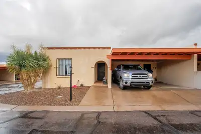 Image de Townhome sur le côté Scenic Ne de Tucson, une zone de Great Access et Elbowroom.