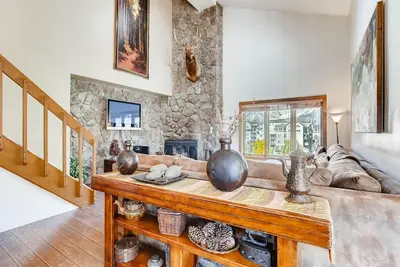 Image de Penthouse de luxe rénové près de la télécabine riveraine à Beaver Creek | A808
