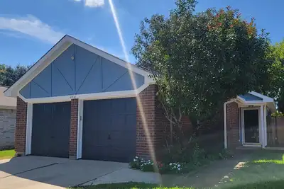 Image de Escapade romantique située au centre des magasins, restaurants et divertissements!
