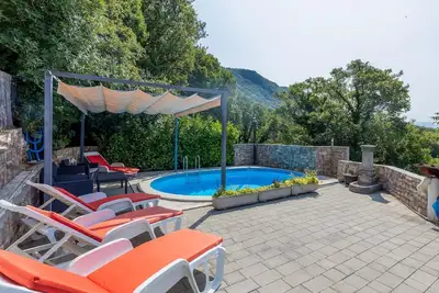 Bel appartement à Bribir avec WiFi