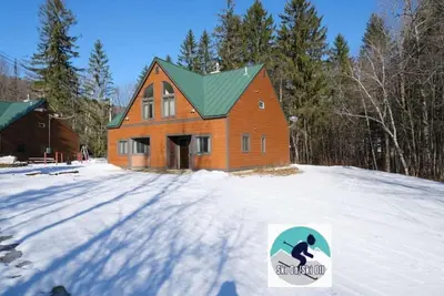 Image de ☆ Ski On & Off! ☆ Spruce Glen D sur le sentier Great Eastern avec sauna, foyer