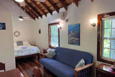 Image de Sea Cottage avec piscine / Ac / accès à un quai privé