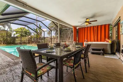 Image de Maison avec piscine chauffée, exposition sud, animaux acceptés - Villa Bellisima - Cape Coral