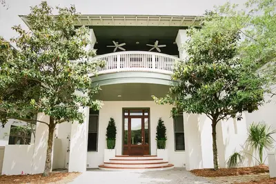 Image de Offres spéciales! <1% de frais V-R-B-O, email pour réserver! 5 étoiles! Nous sommes au romarin!