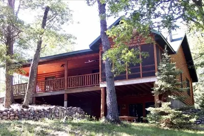 Image de Retraite de luxe au bord du lac sur un lac tranquille