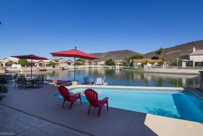 Image de Lakefront Luxury Home a tout ce que vous désirez! Vos plus belles vacances de tous les temps!