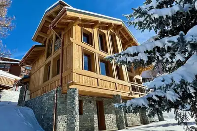 Image de Chalet luxe 10/12 couchages, au pied des pistes, Esf et commerces.